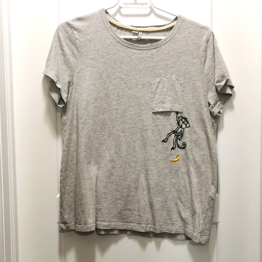 Upside down monkey pocket tee size XL